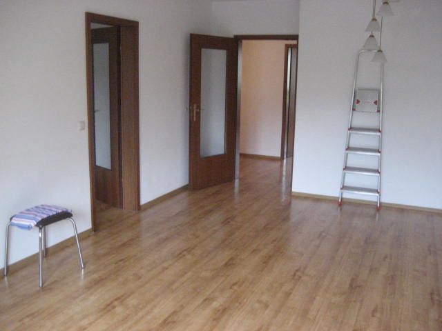 Zuhause mit 2 Zimmern und Balkon in Augsburg